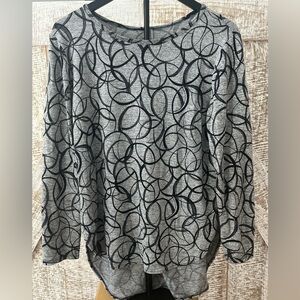 Gray and Black Swirl Patterned Women's Long Sleeve Hi-Low Rounded Hem  size L